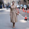 Elegantes Wickelkleid Streetstyle 