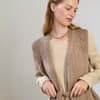Model in cosy Kaschmir-Weste von Lana Grossa