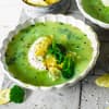 Erbsensuppe mit Joghurt und Minze 