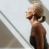 Frau macht jeden Tag Yoga