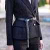 Blazer mit Gürtel tragen 