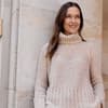 Model in Kuschelpullover von Lana Grossa