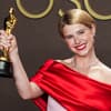 Jessie Buckley hat den Oscar 2026 als "Beste Hauptdarstellerin" Schauspielerin Jessie Buckley mit Oscar bei den Oscars 2026