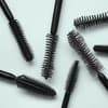 Verschiedene Mascara-Bürsten für Volumen, Länge und Schwung