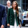 Kate Middleton in einem waldgrünen Look 