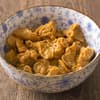 Seitan ist ein Fleischersatzprodukt aus Weizeneiweiß. Viele Veganer und Vegetarier nutzen es als Alternative zu Fleisch, Fisch und Eiern