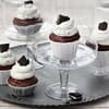 Backen: Schoko-Cupcakes mit Oreo-Keksen und sahnigem Topping