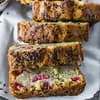 Bananenbrot mit Erdbeeren