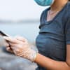 Coronavirus: Wie sinnvoll ist das Tragen von Einmalhandschuhen?
