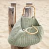 Sommerliche Häkeltasche am Strand