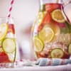 Trend Infused Water: Wasser mit Früchten im Glas