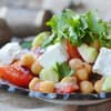 Salat mit Kichererbsen und Feta