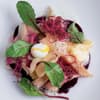 Labskaus-Tortelloni mit Räucheraal und Roter Bete - Das Rezept finden Sie hier bei uns