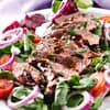 Steakstreifen auf frischem Salat  - Dieses Rezept ist ohne Kohlenhydrate