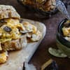 Sesambrötchen mit Trüffelrührei