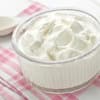 Sour Cream Dip in Schale