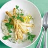 Spargel-Risotto mit Kerbelsalat