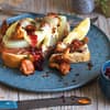Toast mit Birnen, Pfifferlingen, Schinken und Käse überbacken