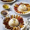 Pflaumen-Carpaccio mit Cremelikör-Parfait