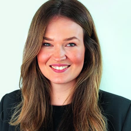 Anna Tersteeg ist studierte Kosmetikwissenschaftlerin