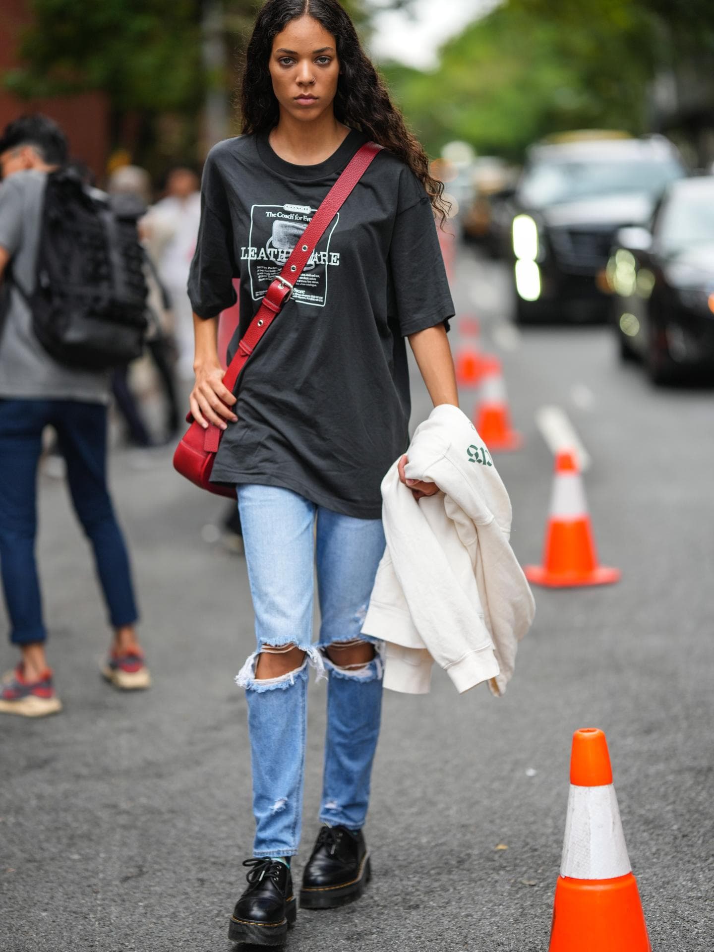 Dr. Martens mit Shirt im Streetstyle