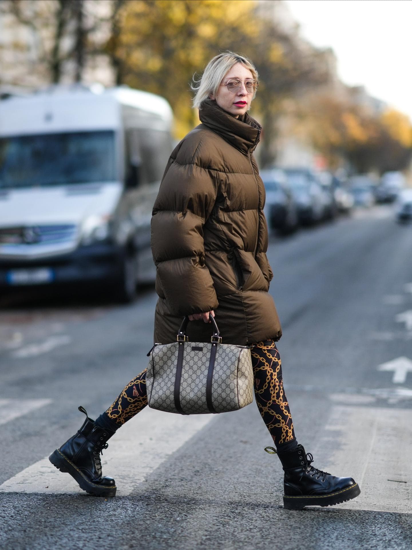 Dr. Martens mit Leggings im Streetstyle