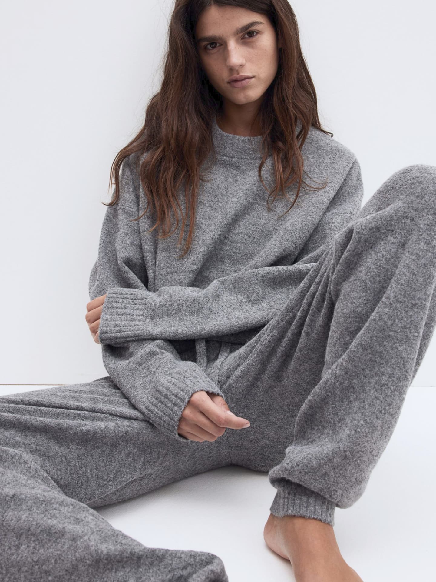 Grauer Strick-Jogginganzug von H&M.