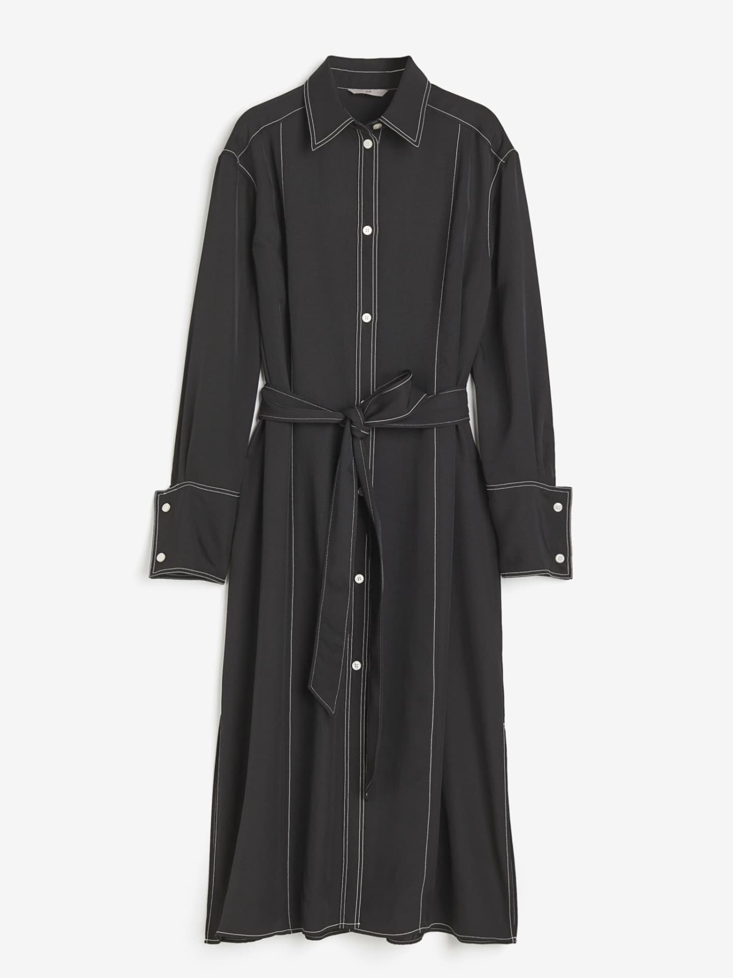 Blusenkleid mit Bindegürtel von H&M.