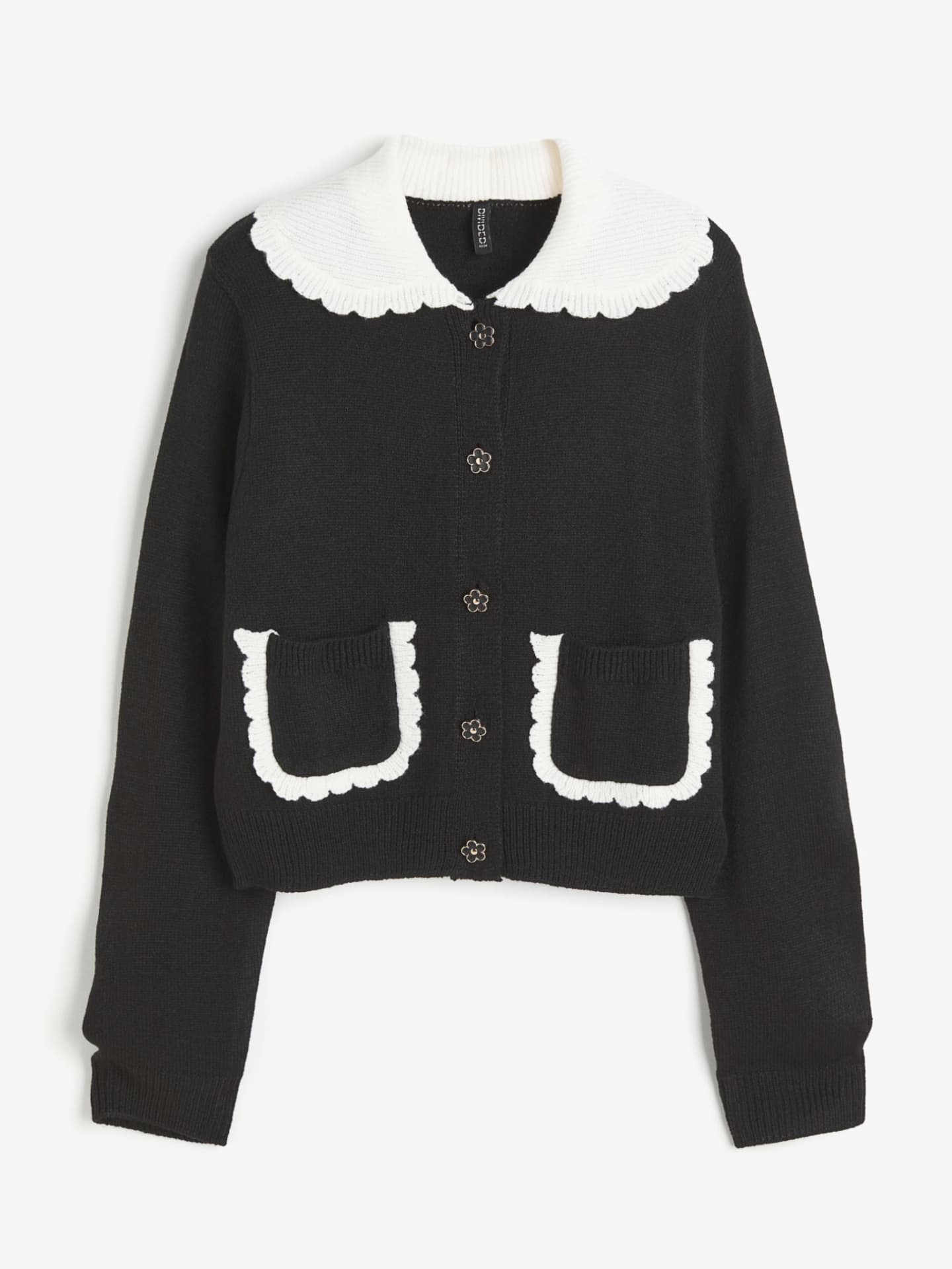 Cardigan mit Bubikragen von H&M.