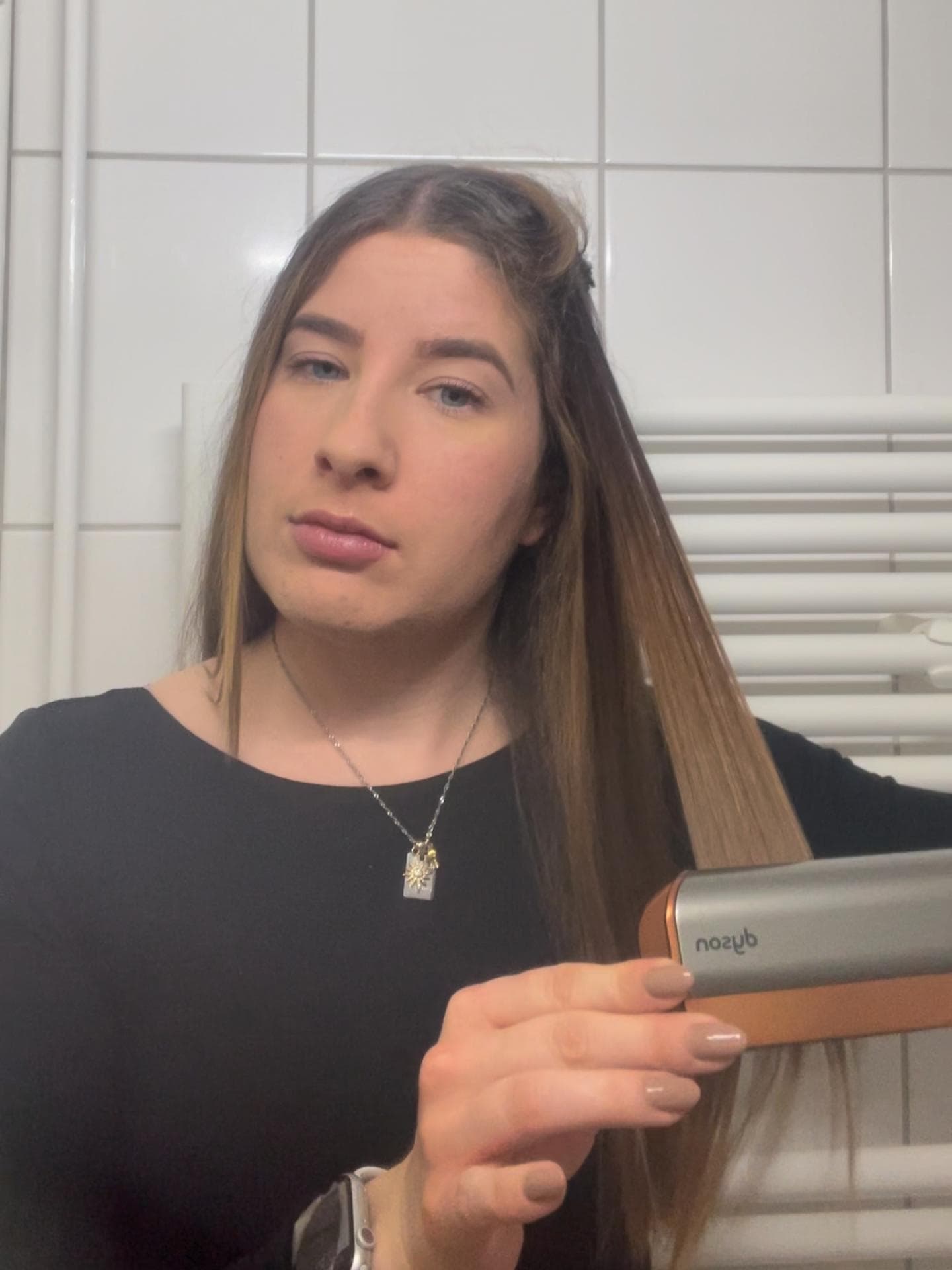 Redakteurin Laura Carstens testet den Dyson Airstrait.