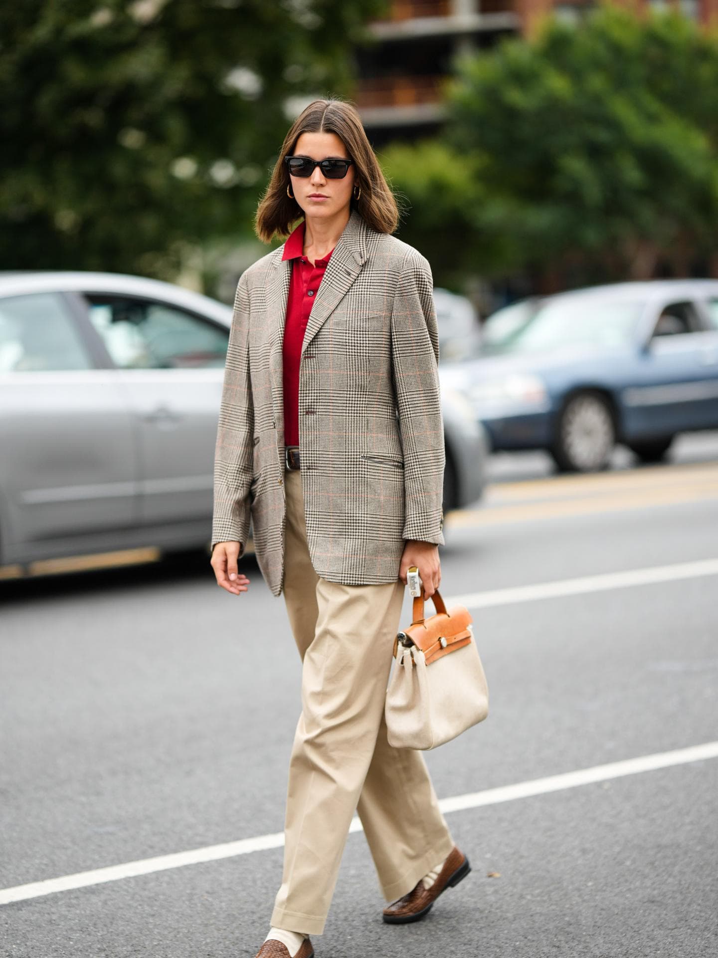 Streetstyle mit Poloshirt und Blazer.