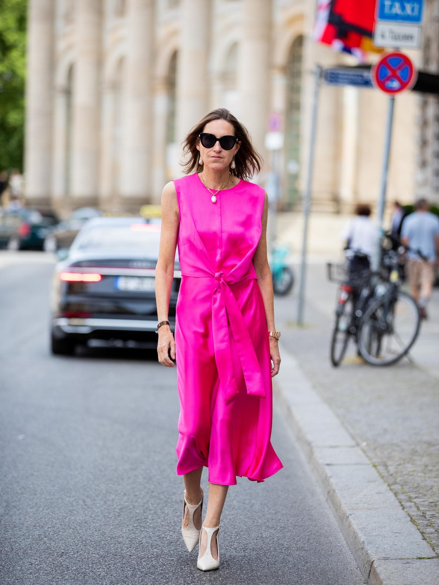 Annette Weber in einem wadenlangen Kleid bei der Berlin Fashion Week Annette Weber in einem wadenlangen Kleid bei der Berlin Fashion Week