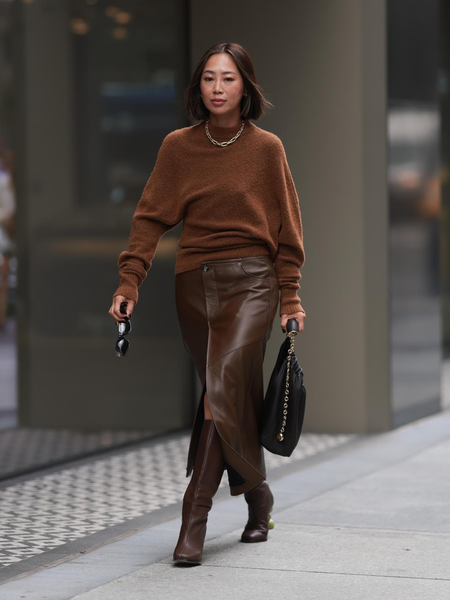 Brauner Pullover im Streetstyle