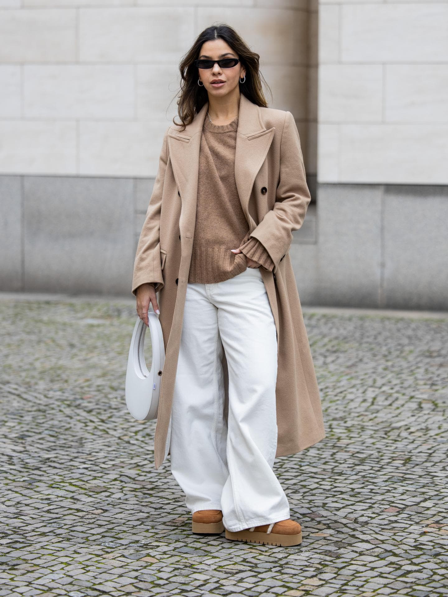 Brauner Pullover im Streetstyle