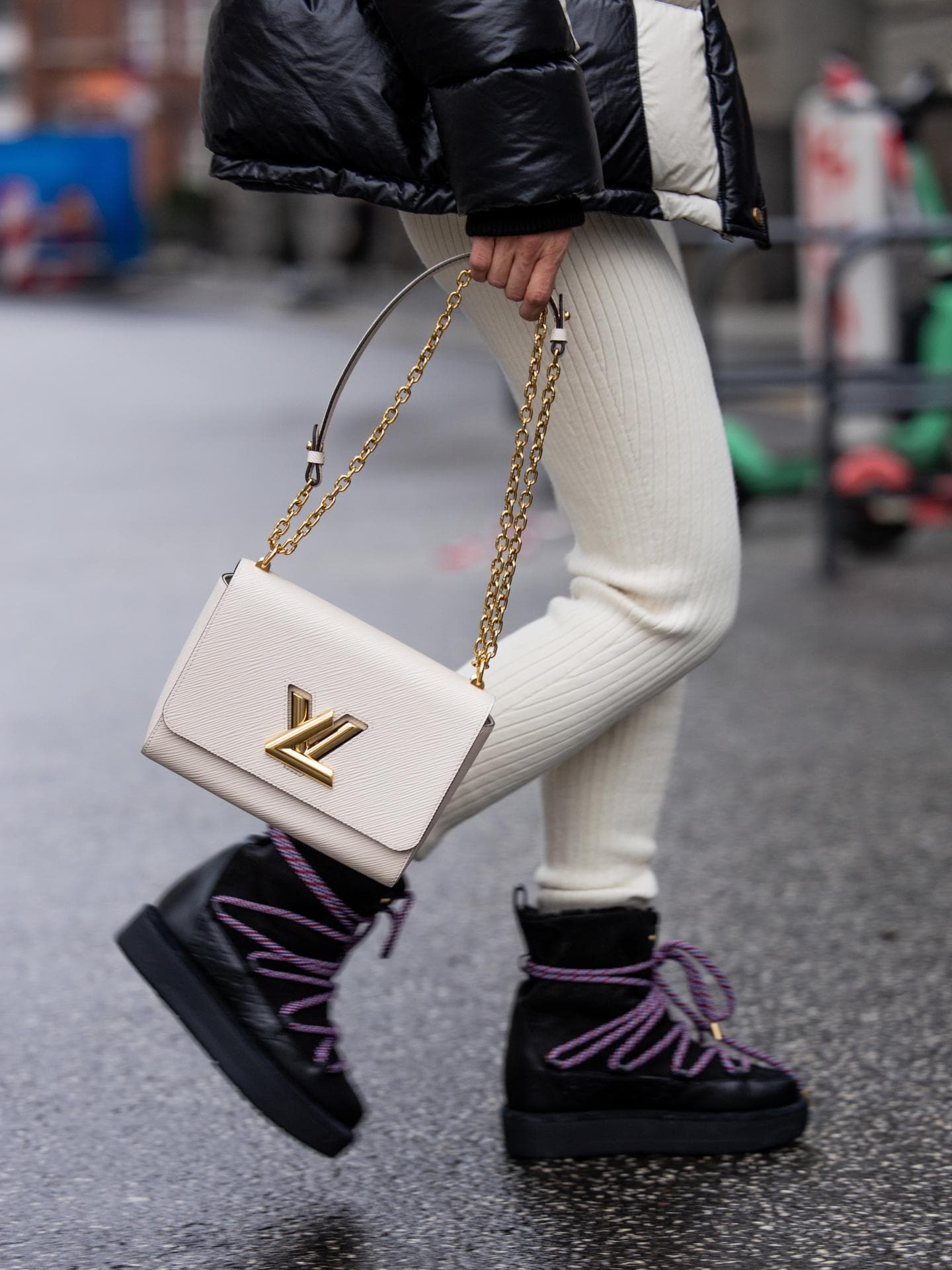 Schnürstiefel lassen sich individuell an den Fuß anpassen Lea Naumann trägt Schnürstiefel im Streetstyle