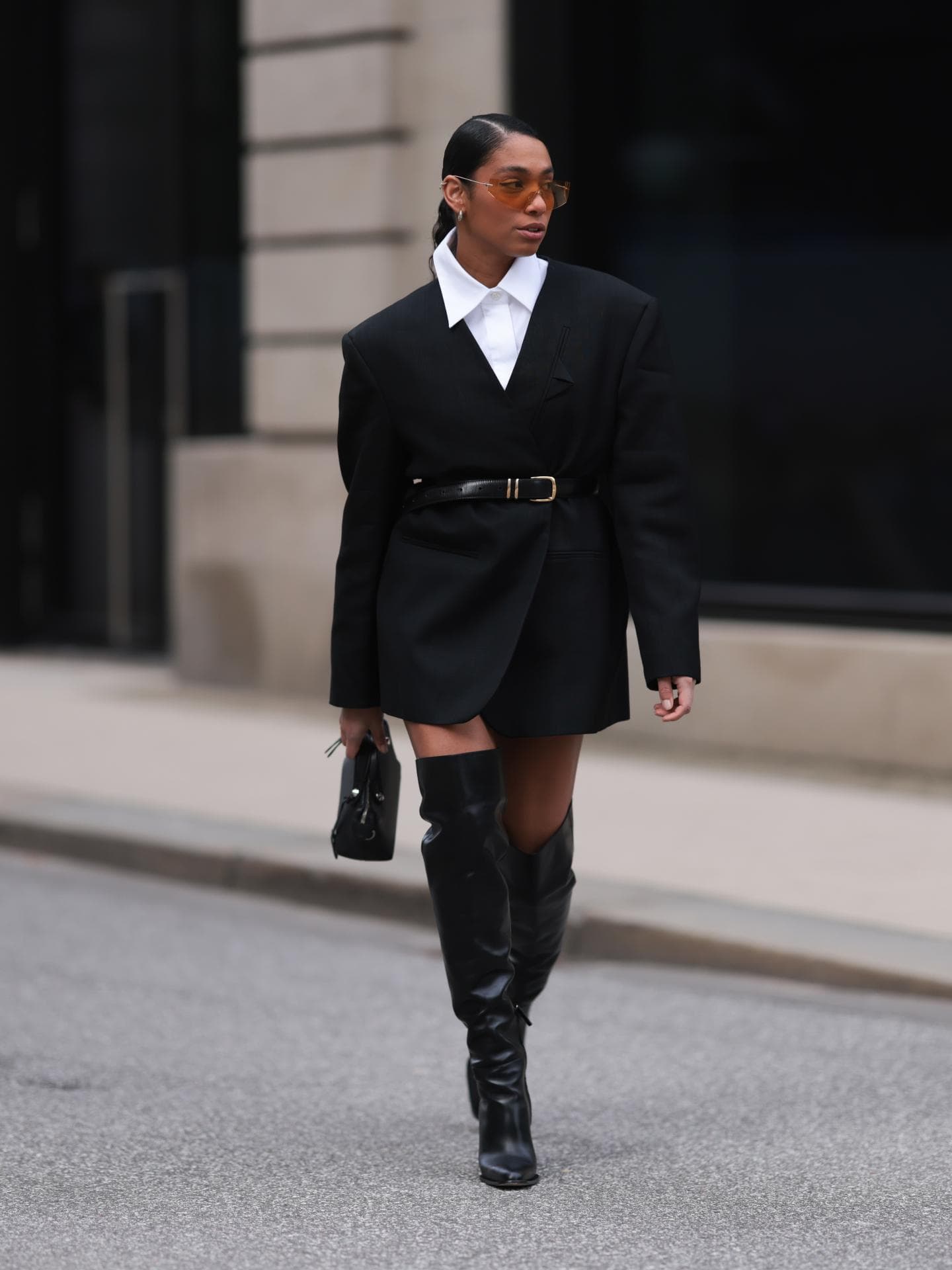 Overknee-Stiefel mit Blazer kombinieren 