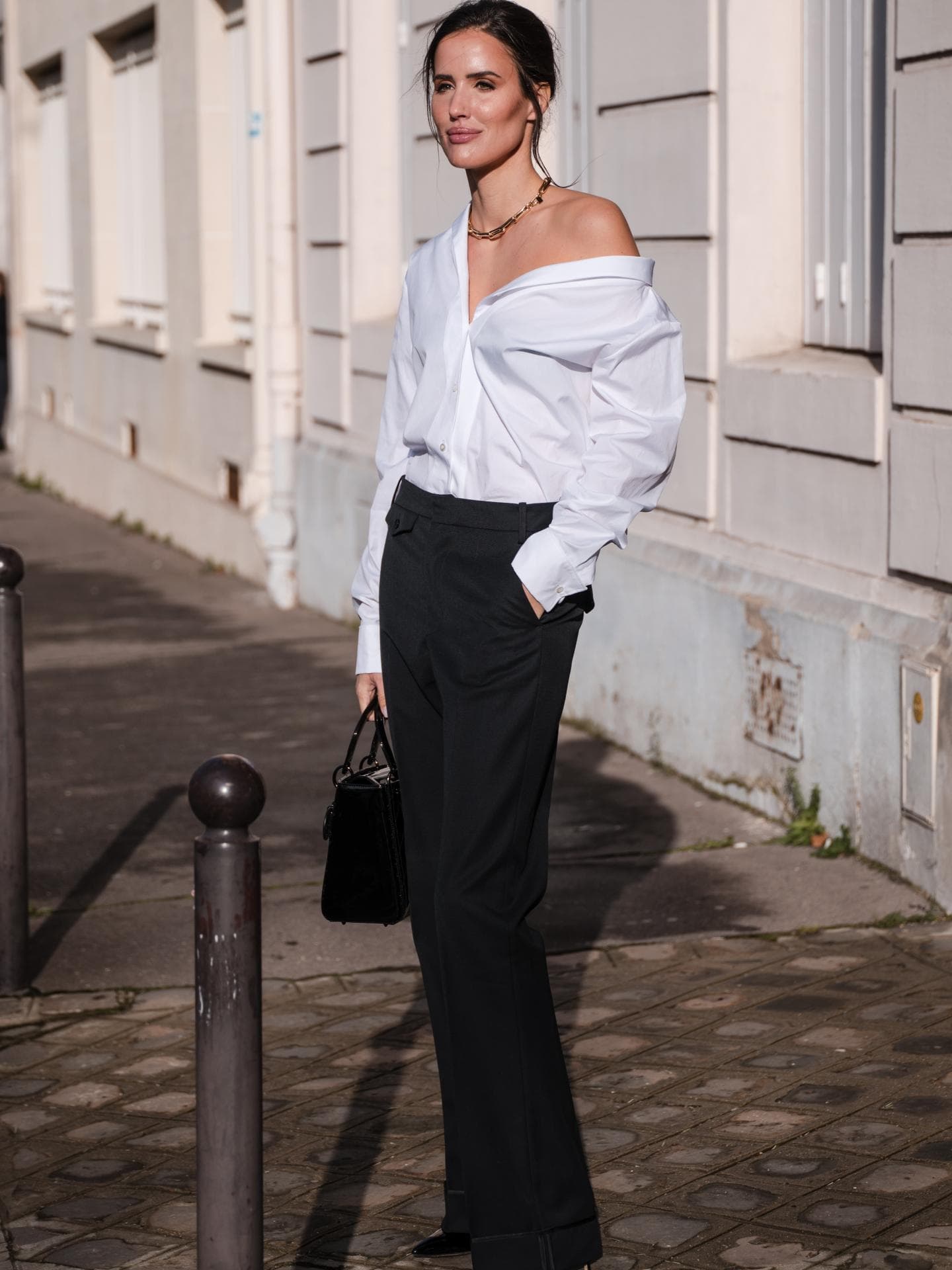 Weiße Bluse Off Shoulder Streetstyle 