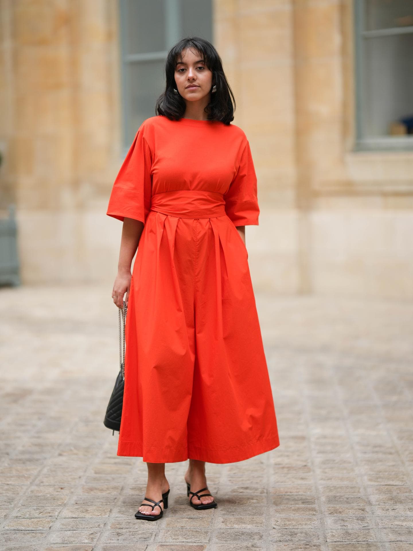 Sandaletten zu einem Jumpsuit Streetstyle