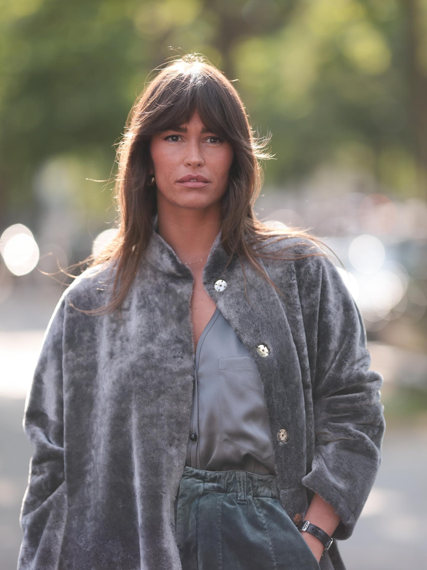 Lange Haare mit Pony Bottleneck-Bangs Streetstyle