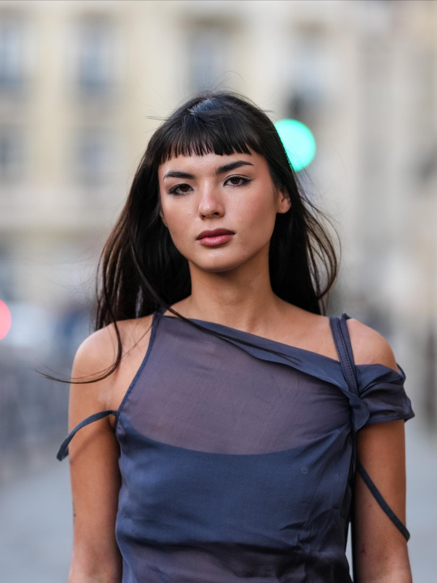 Lange Haare mit Pony Micro-Bangs Streetstyle