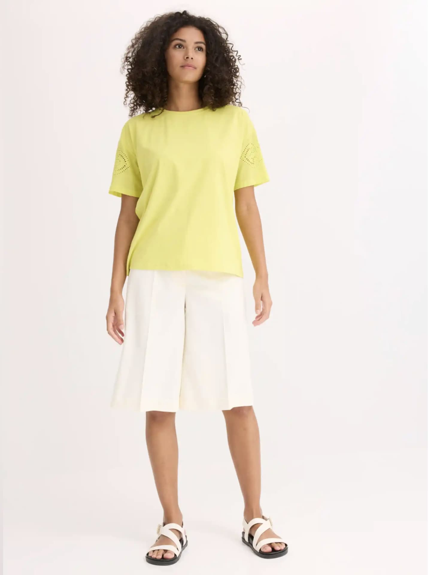 T-Shirt mit Lochstickerei von Bonprix T-Shirt mit Lochstickerei von Bonprix
