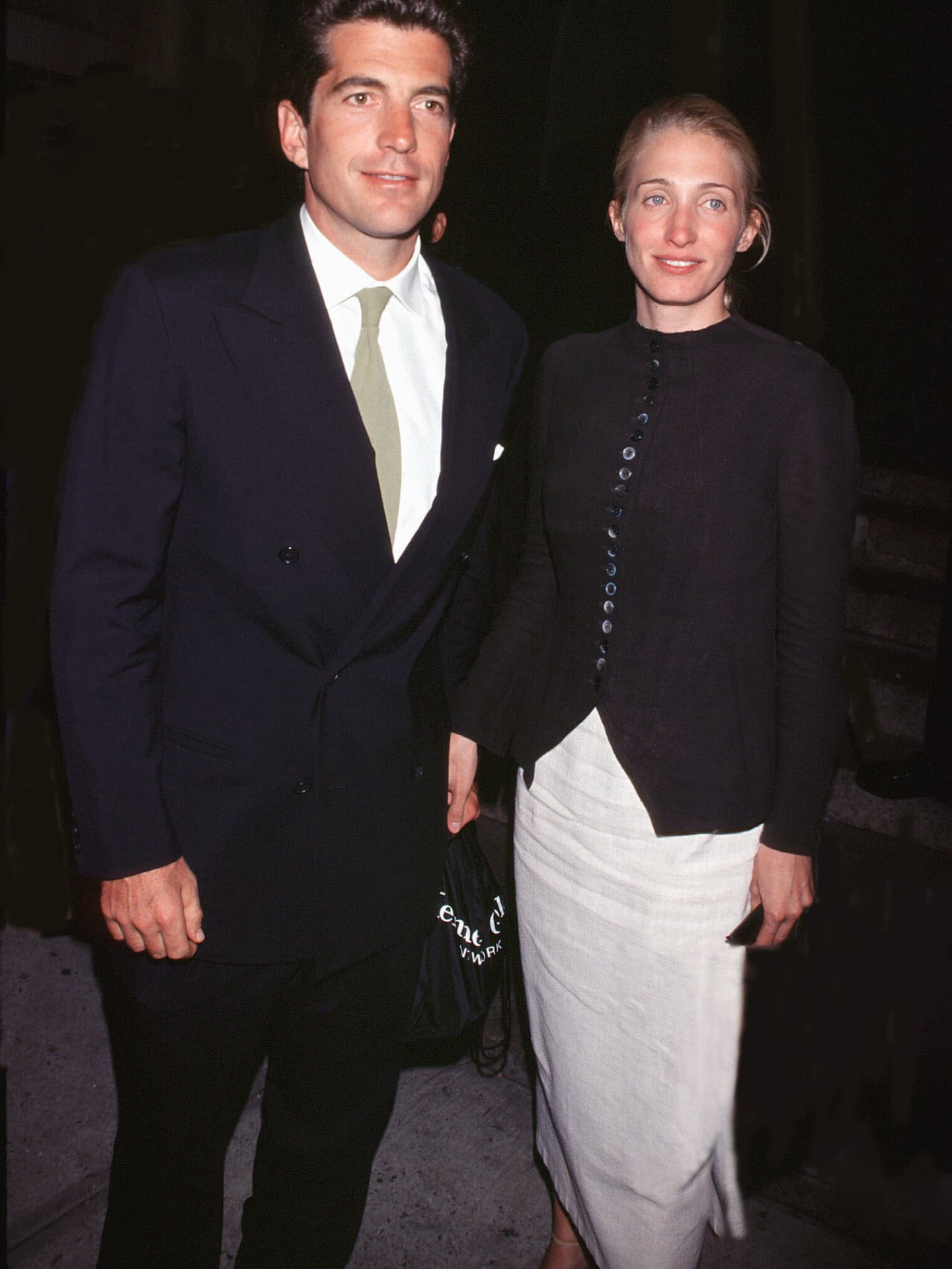 Carolyn Bessette-Kennedy im Maxirock