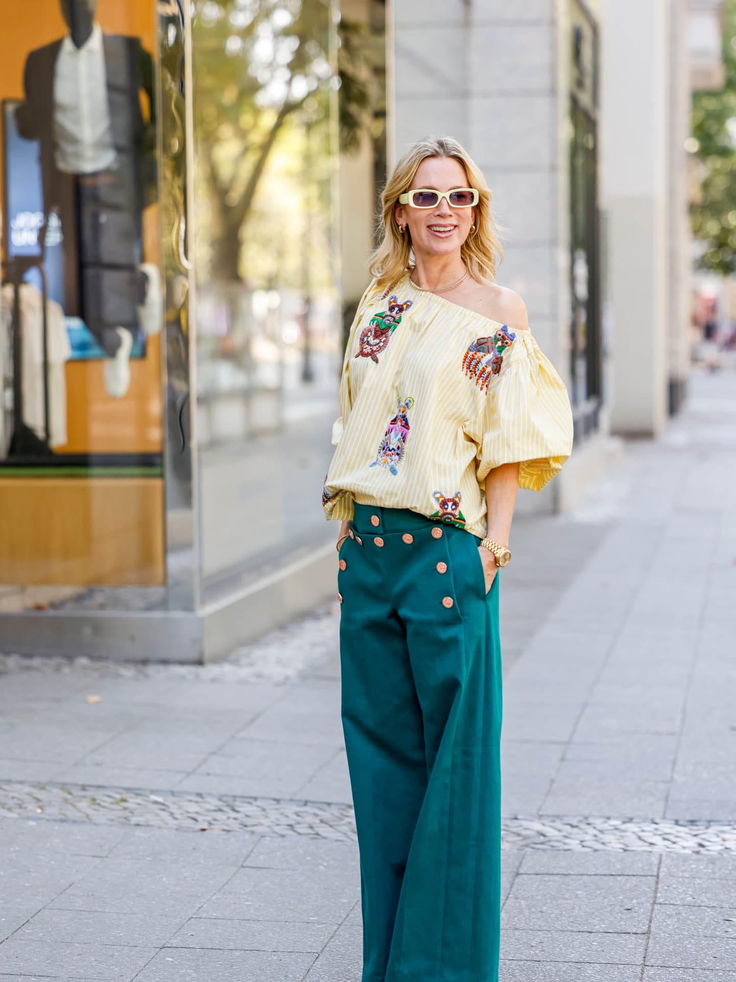 Streetstyle von Tamara von Nayhauss in einer grünen Marlenehose