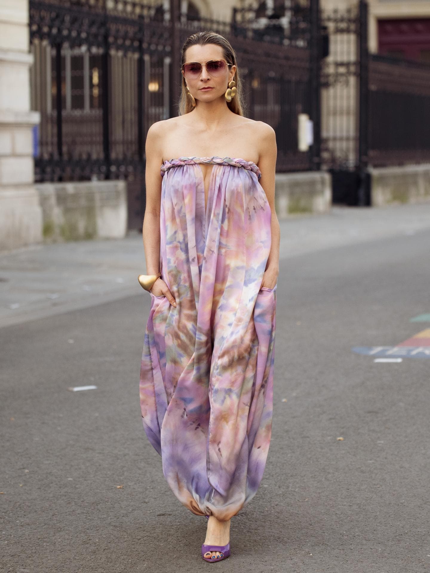 Fließendes Blumenkleid Streetstyle 