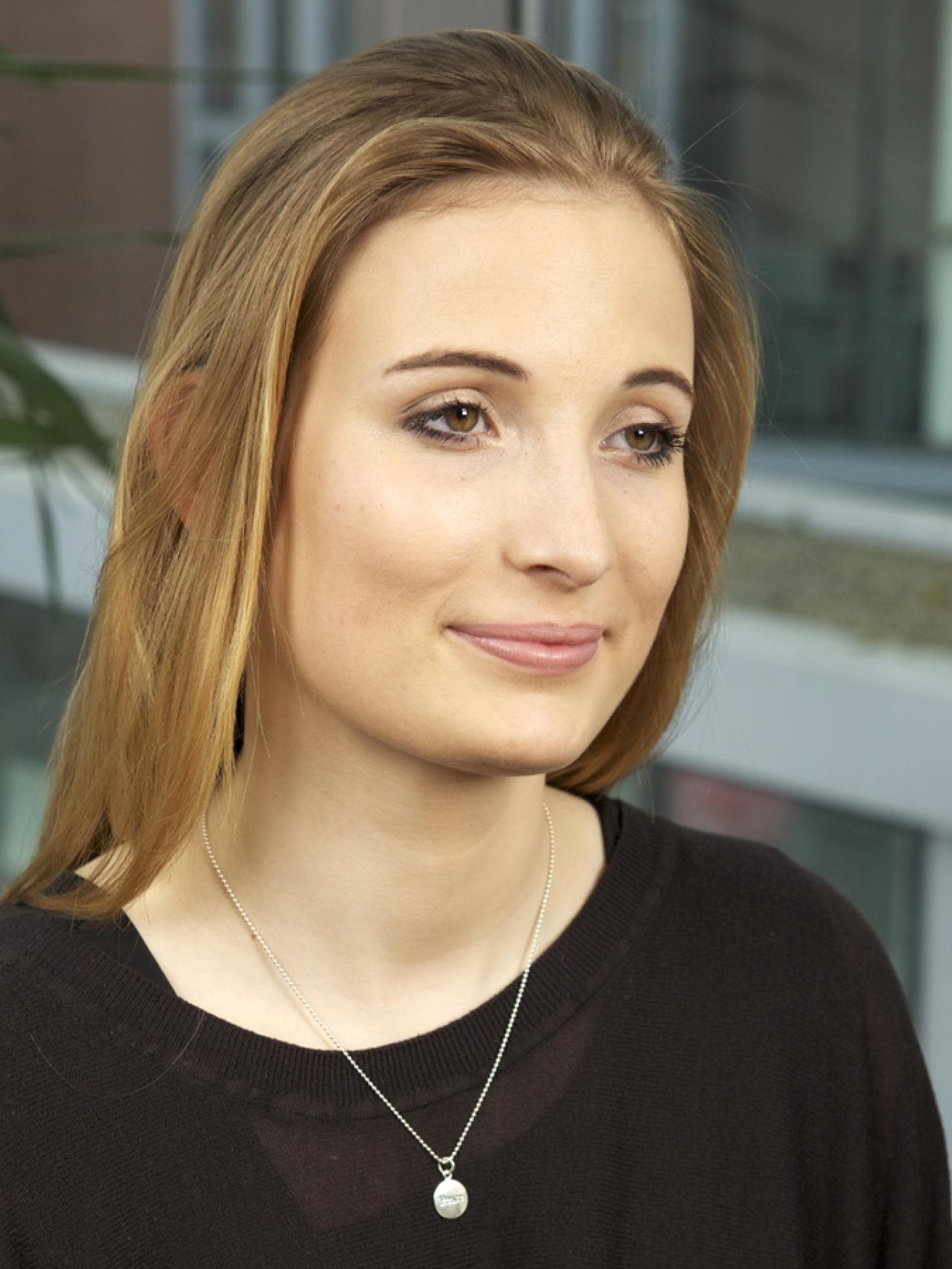 Frau mit langen Haaren Frau mit langen Haaren
