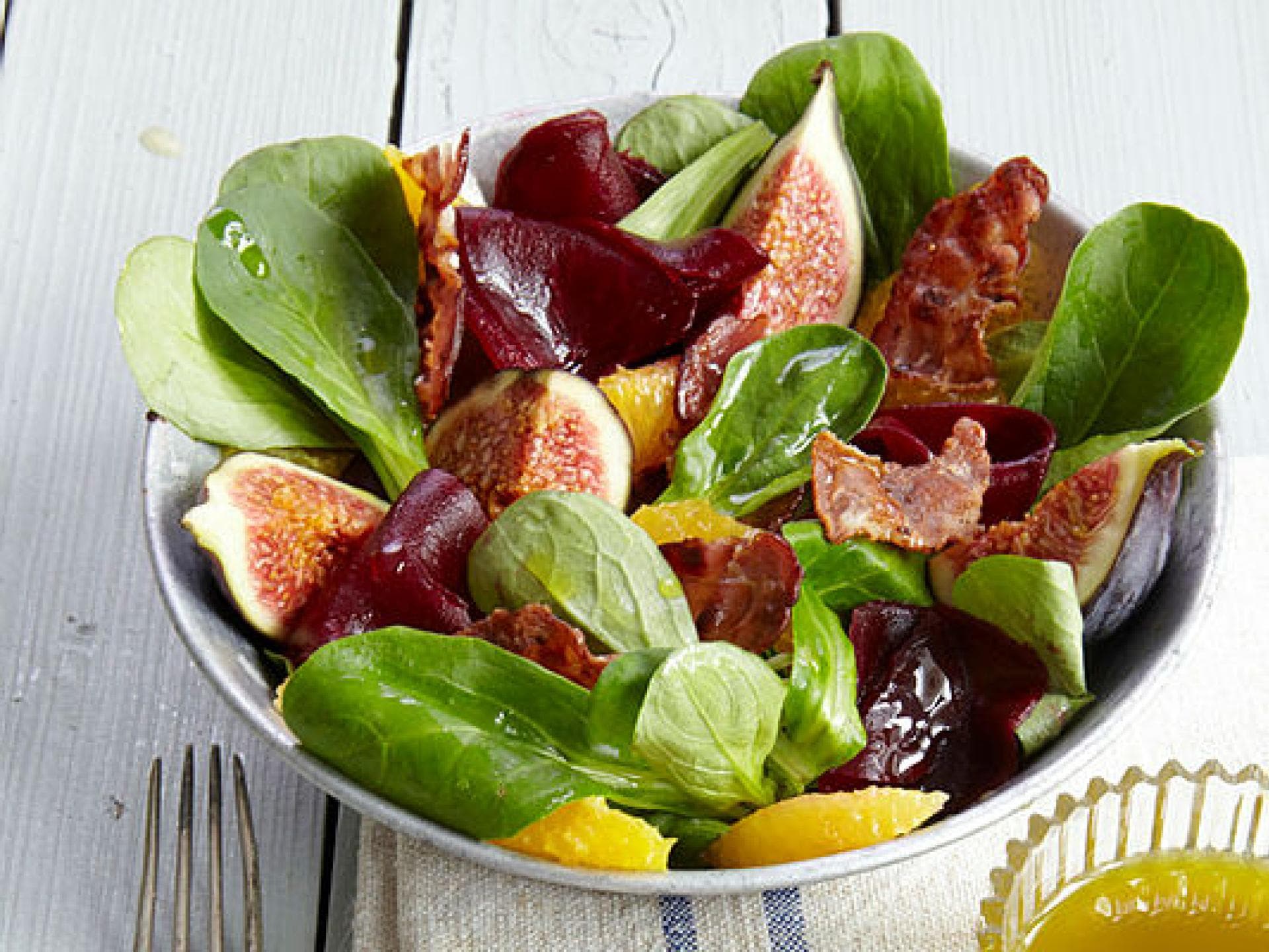 Rezept: Feldsalat mit Speck, Blutorange und Feigen