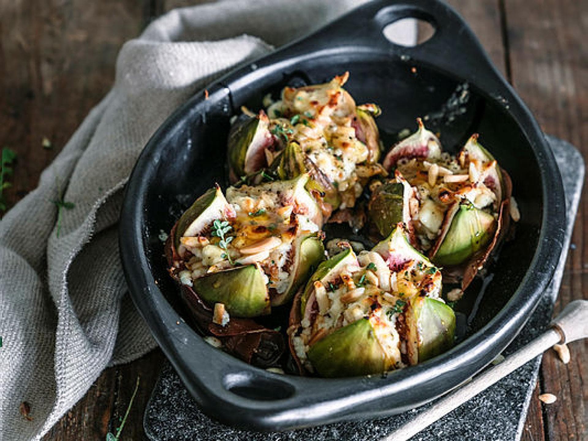 Rezept: Schafskäsefeigen mit Honig und Thymian
