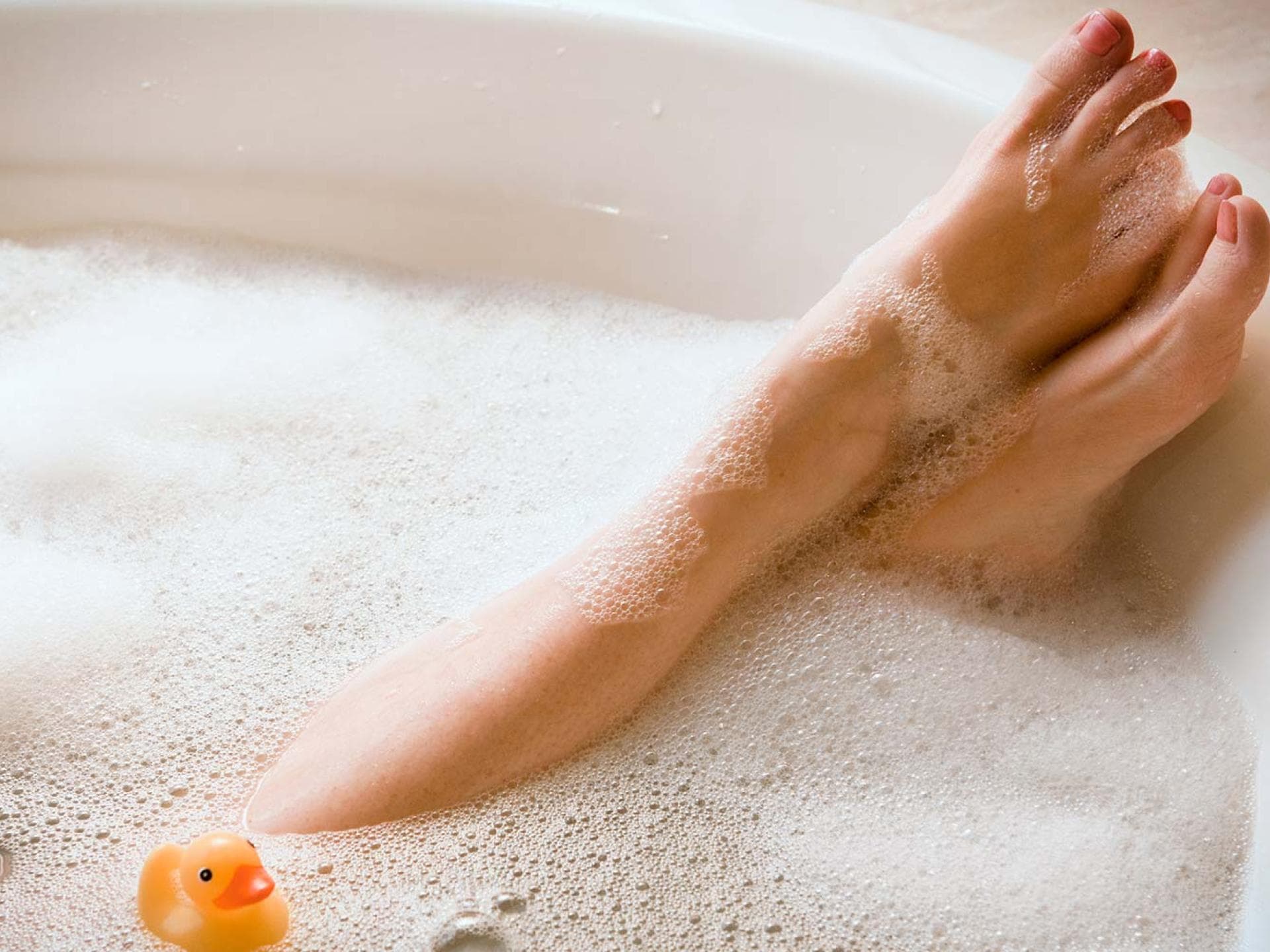 Fußnägel soll man nicht direkt nach dem Baden lackieren