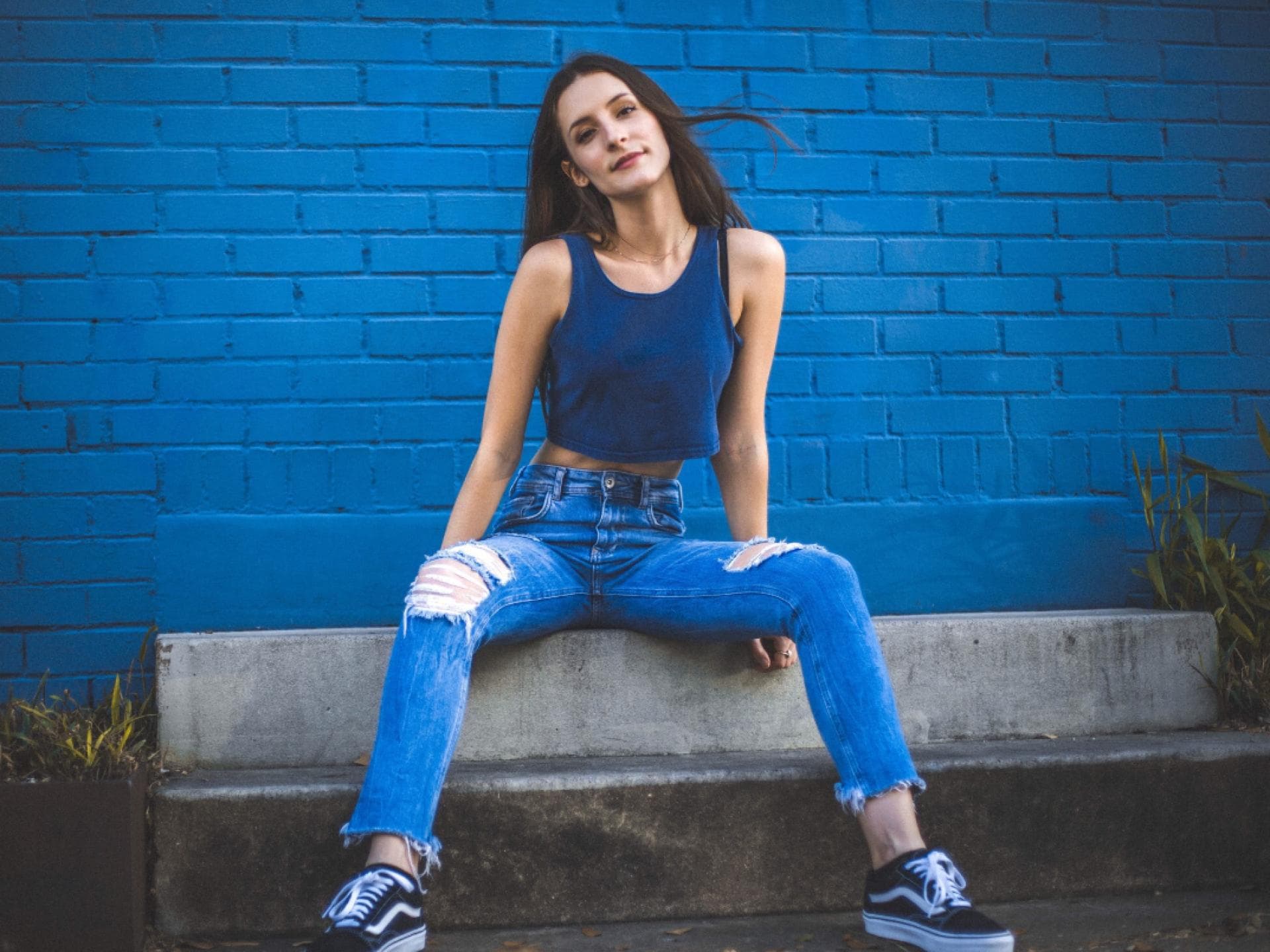 Frau trägt skinny Jeans