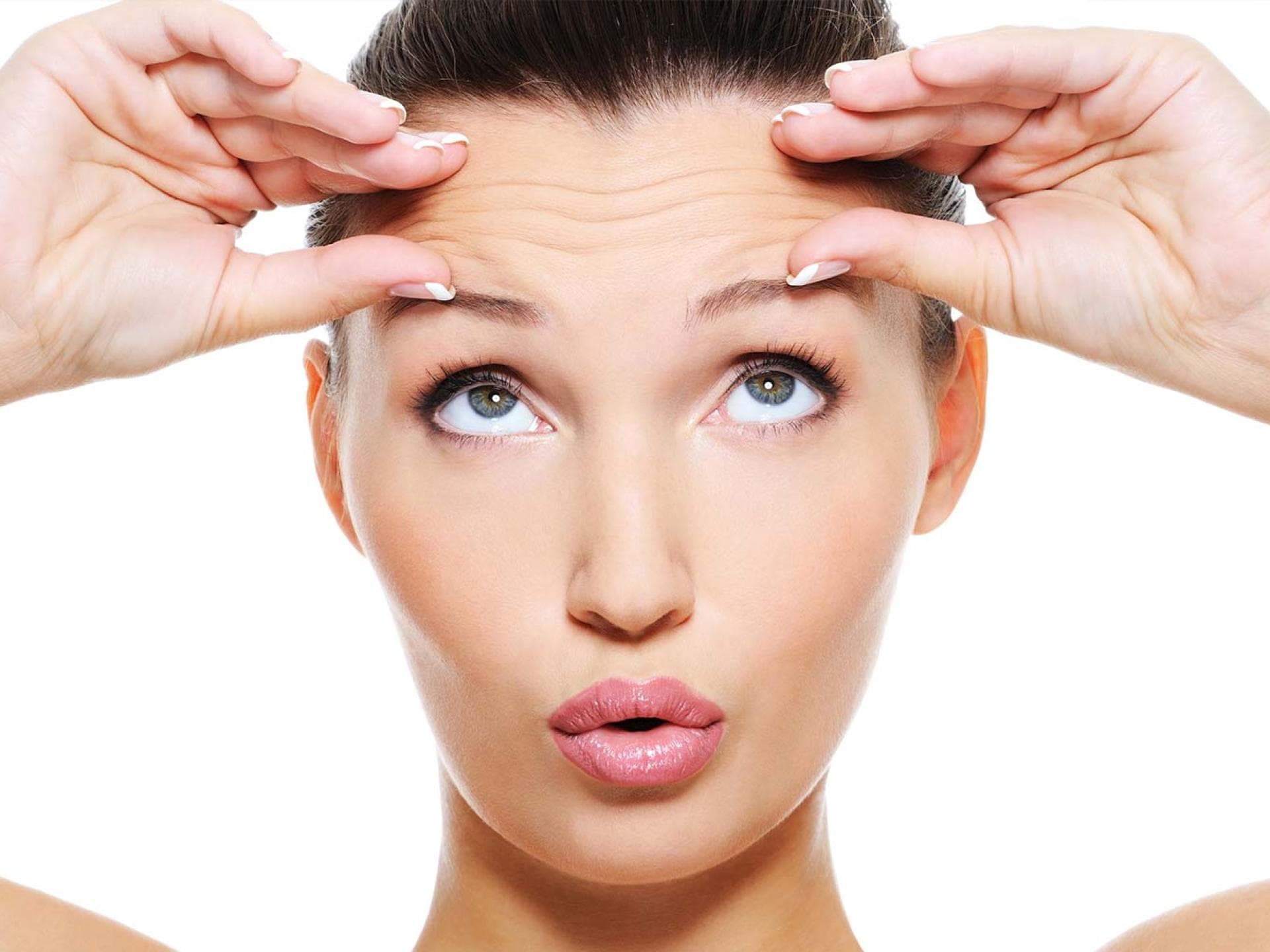 Frau mit Falten auf der Stirn - hilft Retinol?